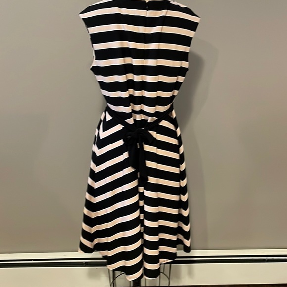 Roz & Ali sleeveless striped tie waist midi dress - Picture 4 of 8
